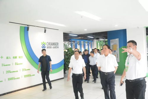 武维华、赖明、黄润秋莅临创客家众创空间，考察九三创享科技服务公司广告设计发展